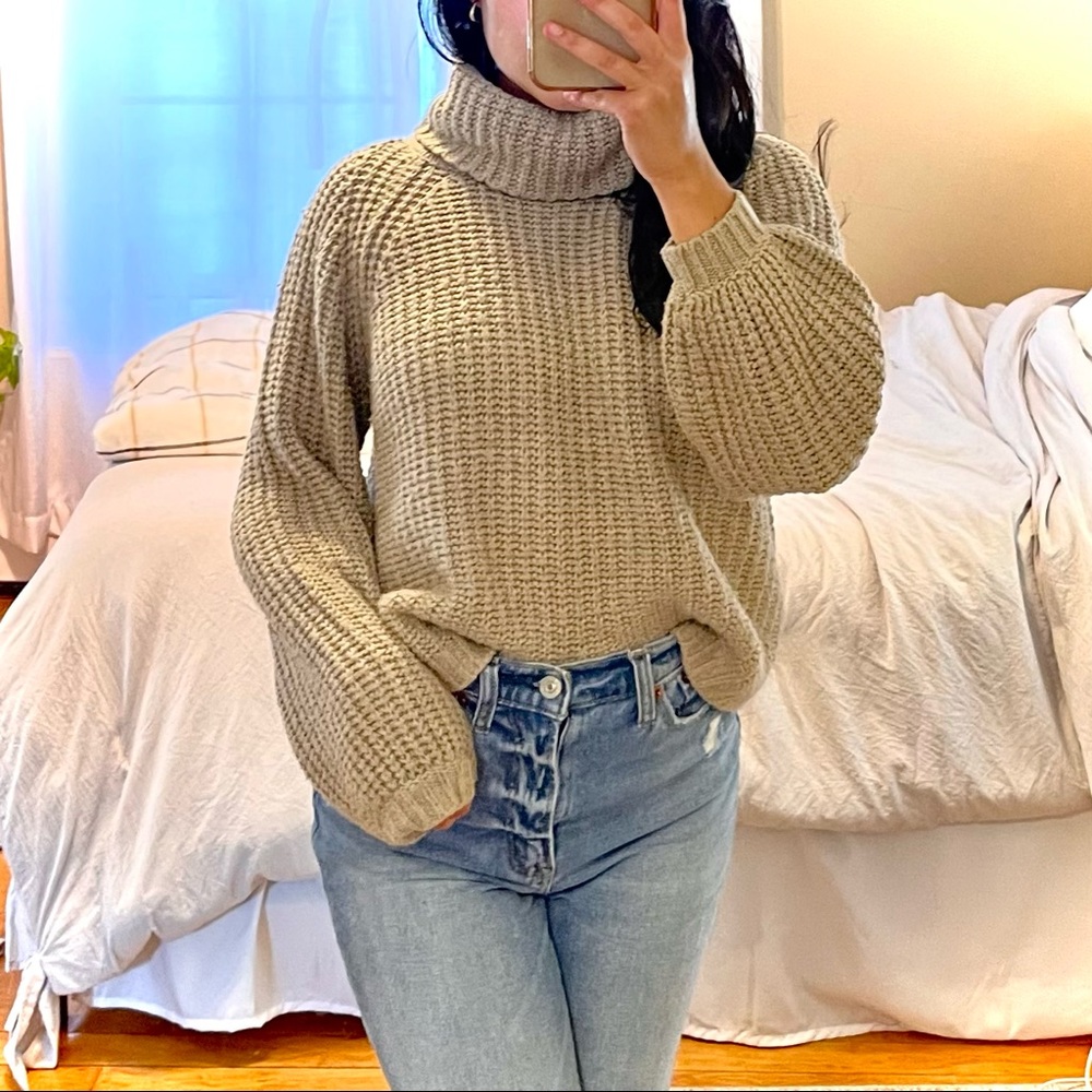❌SOLD❌ Beige Turtle Neck Sweater